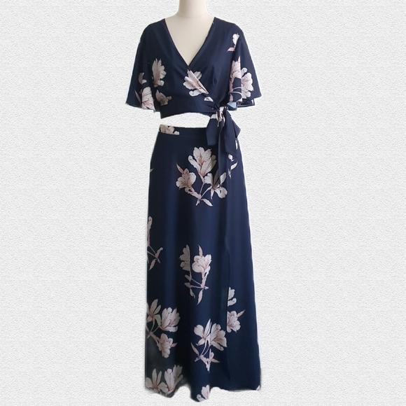 NWT Blue Floral Two Piece Set, Maxi Skirt and Cropped Top Size 12 - Picture 5 of 8